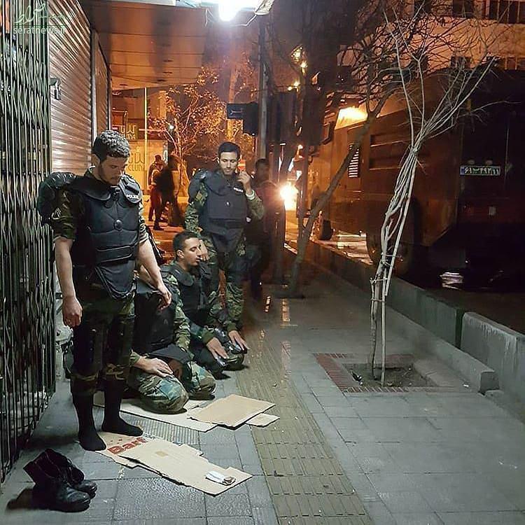 تصویری متفاوت از نیروهای پلیس در حاشیه حوادث تهران