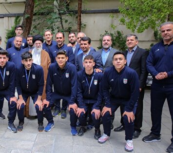 تصاویر / دیدار تیم ملی والیبال دانش‌آموزی ایران با رهبر معظم انقلاب