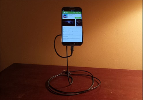 شارژ تلفن همراه به صورت معلق در هوا+تصاویر