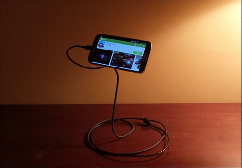 شارژ تلفن همراه به صورت معلق در هوا+تصاویر