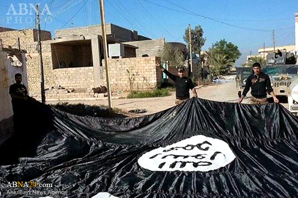 بزرگترین پرچم داعش سرنگون شد+عکس