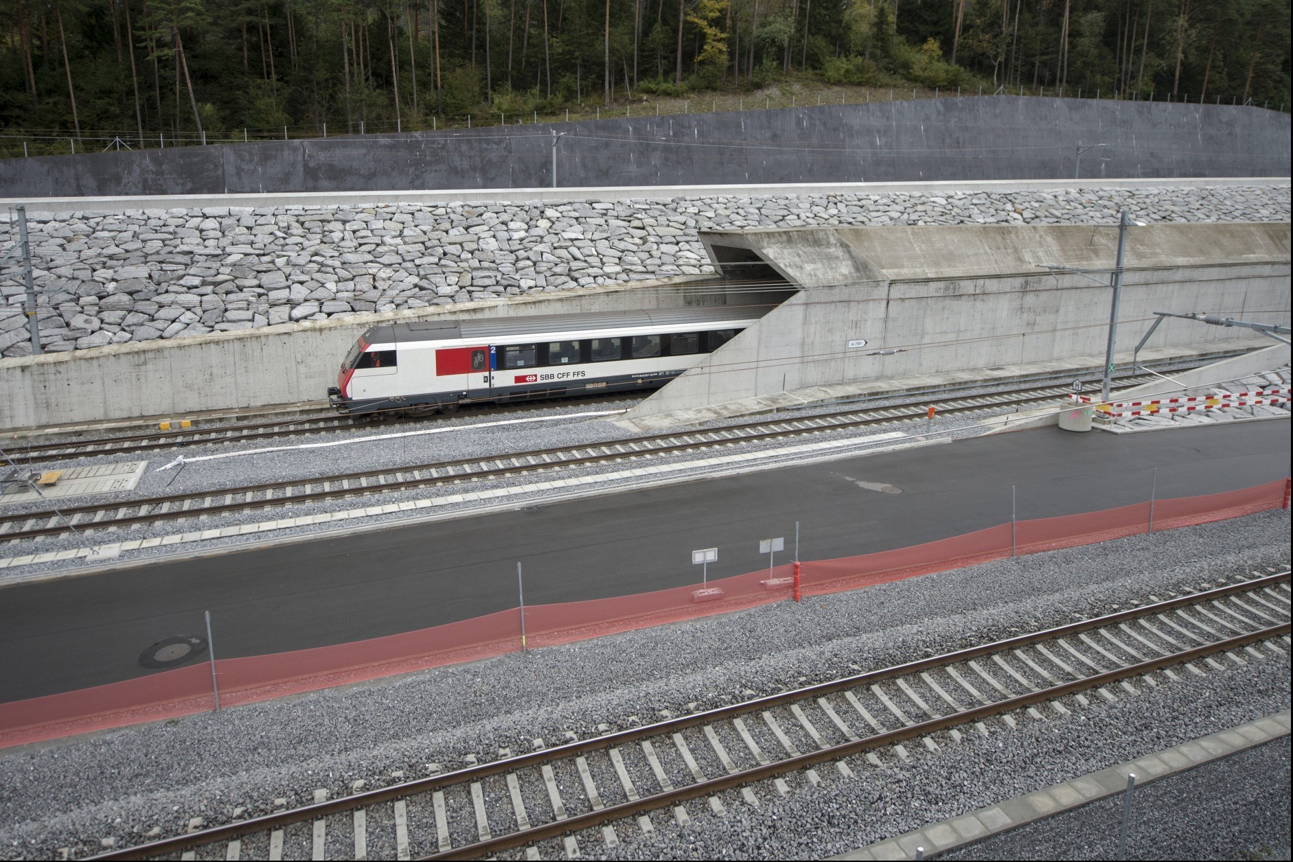 طولانی‌ترین مسیر تونلی راه‌آهن +تصاویر