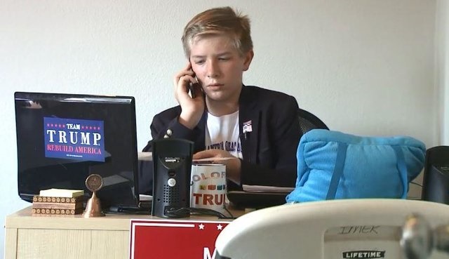 پسر 12 ساله مدیر دفاتر انتخاباتی ترامپ شد! +عکس