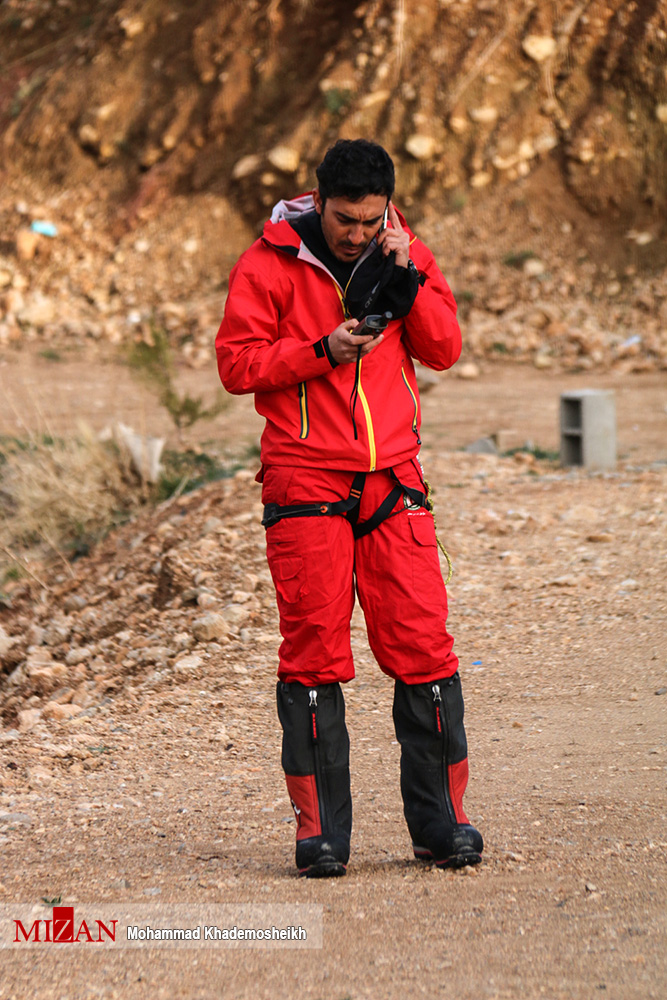 تصاویر/تلاش نیروهای هلال احمر برای صعود مجدد به منطقه سقوط هوایپما