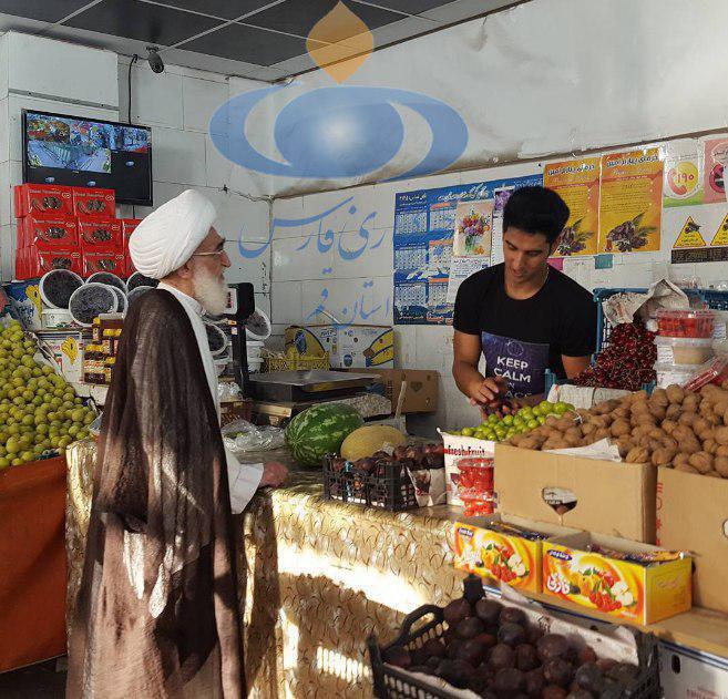 عکس/ آیتالله نوریهمدانی در میوهفروشی عکس/ آیتالله نوریهمدانی در میوهفروشی