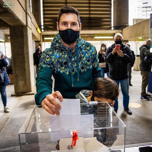 عکس/ لیونل مسی پای صندوق رأی انتخابات بارسلونا