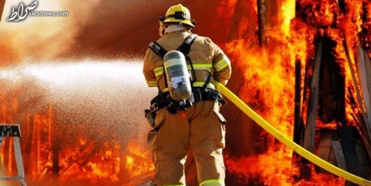 جزئیات آتش سوزی در انبار ضایعات شبستر/ مصدوم شدن دو آتش‌نشان