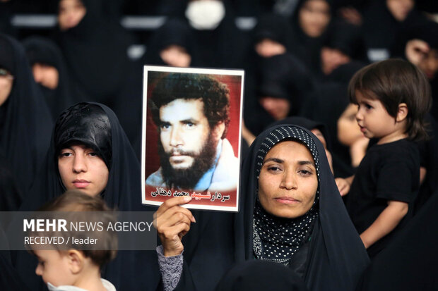 عزاداری شام غریبان با حضور رهبر انقلاب