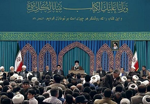 رهبر انقلاب: گروه کمی به اذن خدا خواهند توانست به دشمن گردن‌کلفت غلبه پیدا کند