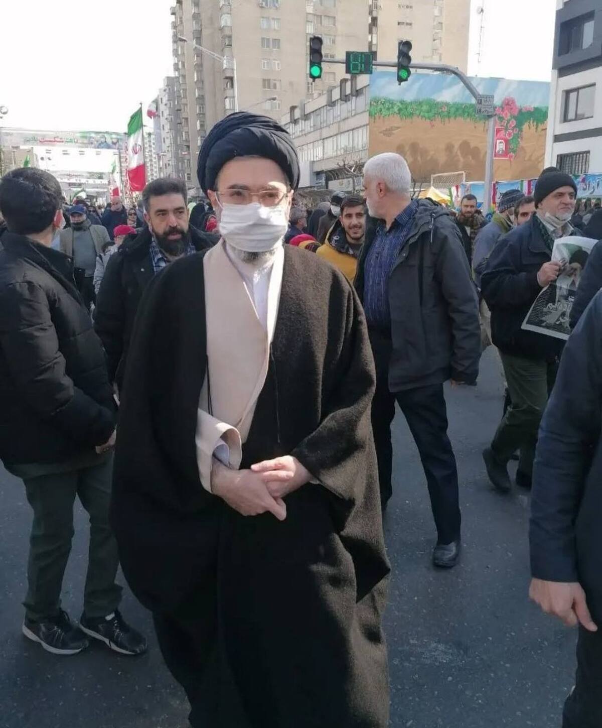 عکس| حضور مجتبی خامنه‌ای فرزند رهبر معظم انقلاب در راهپیمایی امروز ۲۲بهمن در تهران