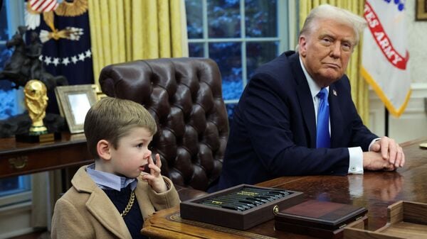 Caught on camera: Donald Trump irked by Elon Musk's four-year-old ...