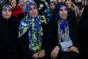 عکسی از دختر آیت الله هاشمی در همایش زنان حامی مسعود پزشکیان /کاندیدای زن انتخابات هم بود