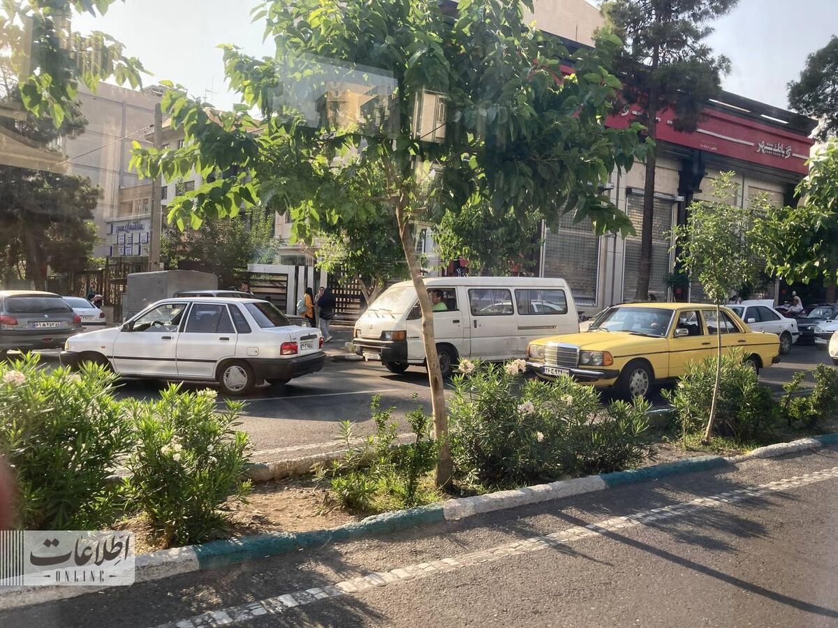خداداد عزیزی با ماشین عجیب کف خیابان‌های تهران/ علت رانندگی چهره محبوب با خودروی متفاوت +عکس
