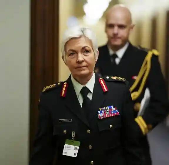 برای نخستین بار یک زن به ریاست ستاد ارتش منصوب شد + عکس