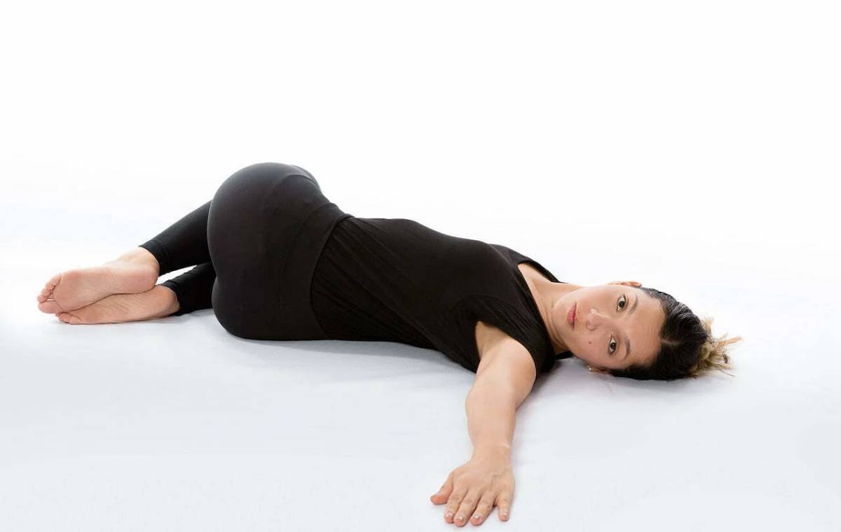 پیچش ستون فقرات به پشت (upta Matsyendrasana)