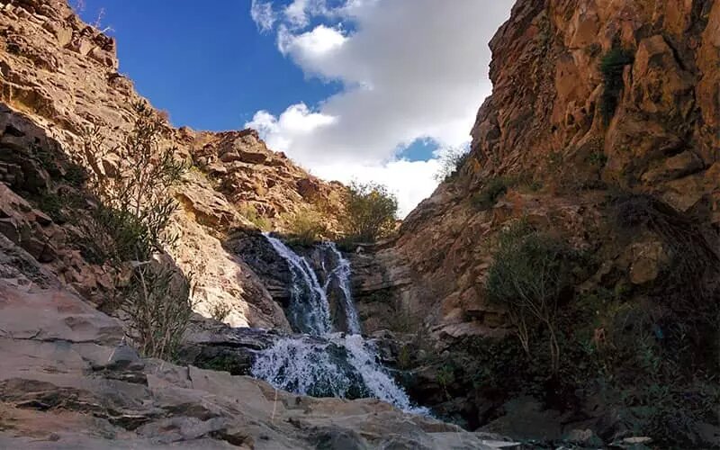 ۶ مقصد بکر برای تعطیلات آخر هفته/ کتیبه تاریخی قاجار و صورتک‌های سنگی کجای تهران قرار دارند؟