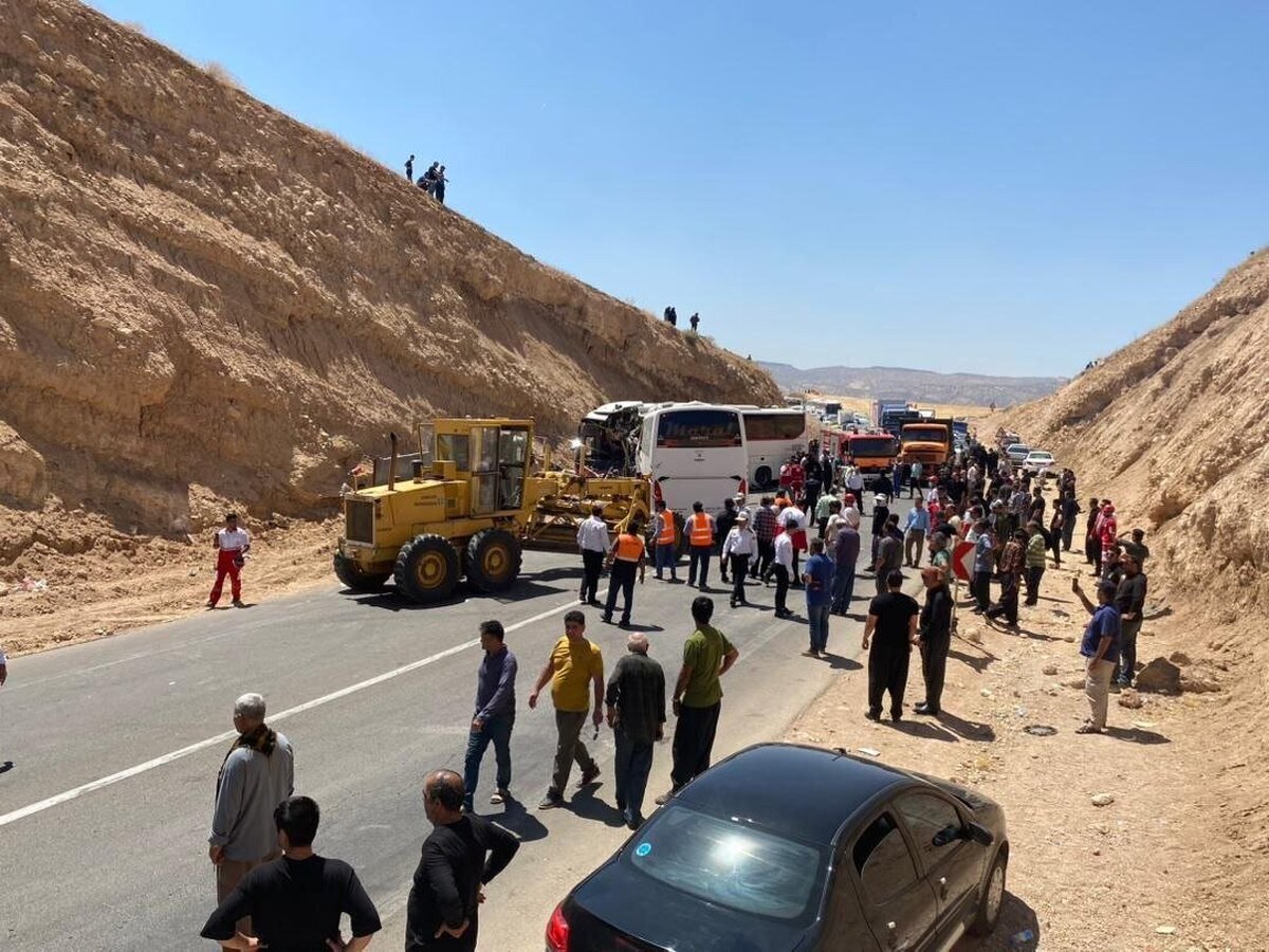 تصادف ۲ اتوبوس و ۲ سواری حامل زائرین در جاده حمیل به کرمانشاه با ۶ کشته و ۳۰ مصدوم